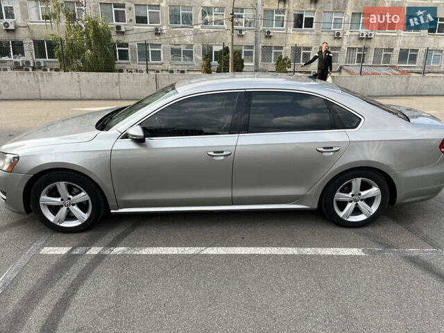 Серый Фольксваген Пассат, объемом двигателя 2.48 л и пробегом 249 тыс. км за 9000 $, фото 3 на Automoto.ua