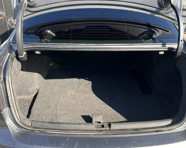 Серый Фольксваген Пассат, объемом двигателя 2.5 л и пробегом 174 тыс. км за 10900 $, фото 5 на Automoto.ua