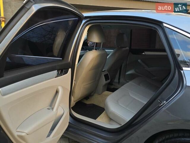 Серый Фольксваген Пассат, объемом двигателя 2.5 л и пробегом 241 тыс. км за 7450 $, фото 26 на Automoto.ua