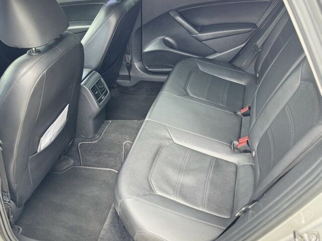 Серый Фольксваген Пассат, объемом двигателя 2.5 л и пробегом 269 тыс. км за 10000 $, фото 6 на Automoto.ua