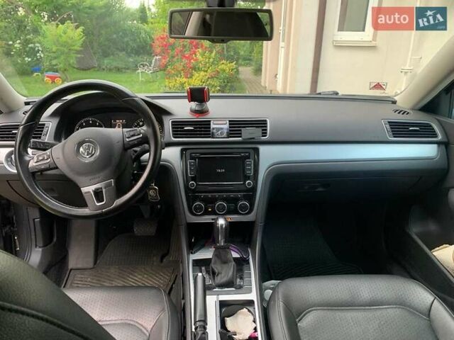 Серый Фольксваген Пассат, объемом двигателя 2.48 л и пробегом 178 тыс. км за 10000 $, фото 4 на Automoto.ua