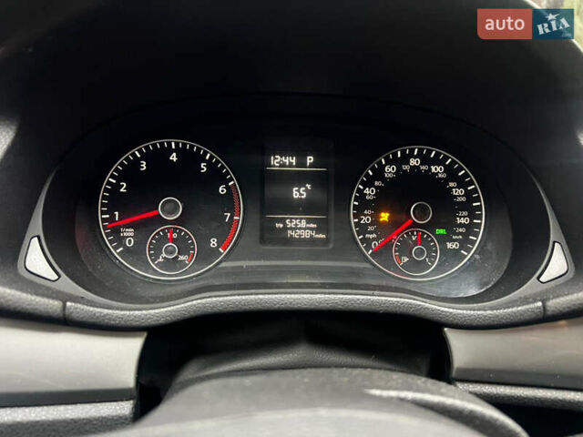 Сірий Фольксваген Пассат, об'ємом двигуна 2.5 л та пробігом 227 тис. км за 10800 $, фото 19 на Automoto.ua