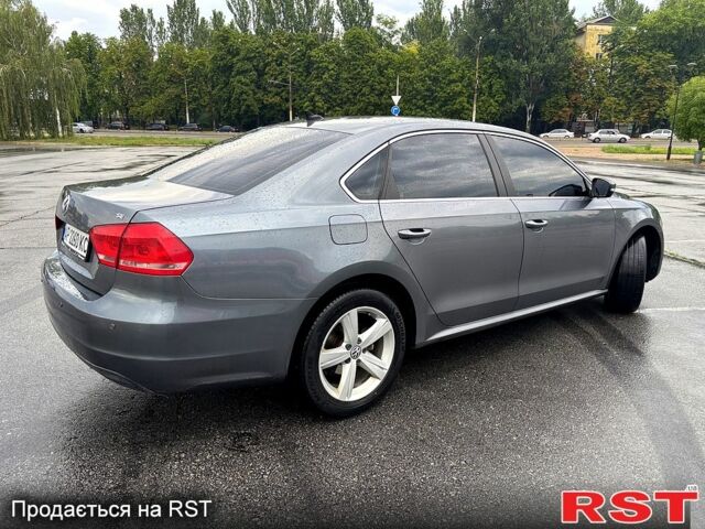 Серый Фольксваген Пассат, объемом двигателя 2.5 л и пробегом 226 тыс. км за 10500 $, фото 3 на Automoto.ua