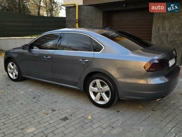 Серый Фольксваген Пассат, объемом двигателя 2.5 л и пробегом 241 тыс. км за 7450 $, фото 5 на Automoto.ua