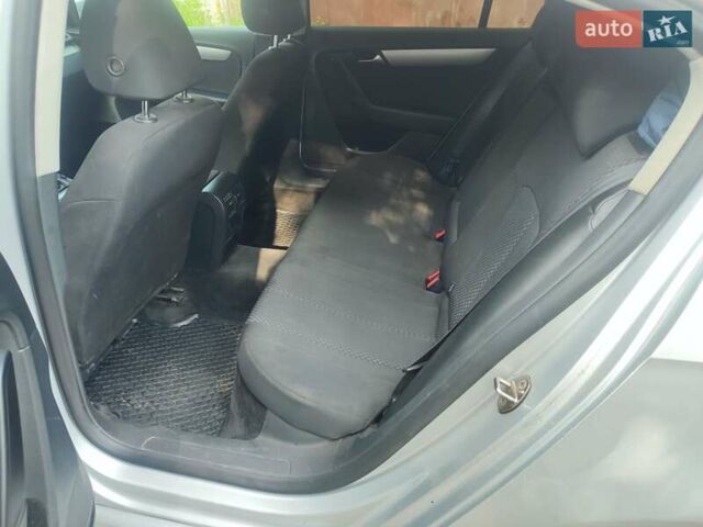 Серый Фольксваген Пассат, объемом двигателя 1.39 л и пробегом 160 тыс. км за 10000 $, фото 10 на Automoto.ua