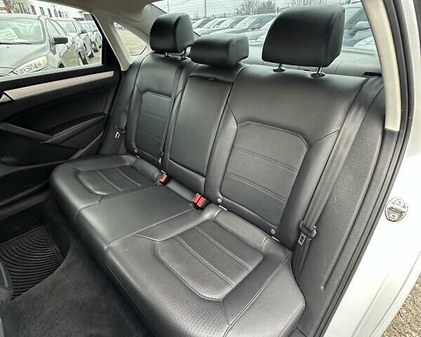 Сірий Фольксваген Пассат, об'ємом двигуна 2.48 л та пробігом 273 тис. км за 9700 $, фото 18 на Automoto.ua