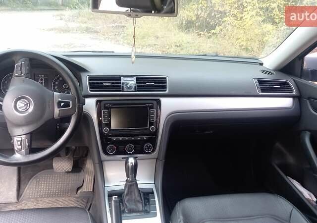 Сірий Фольксваген Пассат, об'ємом двигуна 2.48 л та пробігом 240 тис. км за 10500 $, фото 5 на Automoto.ua