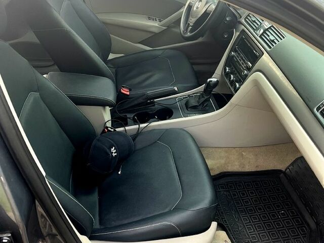 Серый Фольксваген Пассат, объемом двигателя 2.5 л и пробегом 180 тыс. км за 7500 $, фото 5 на Automoto.ua