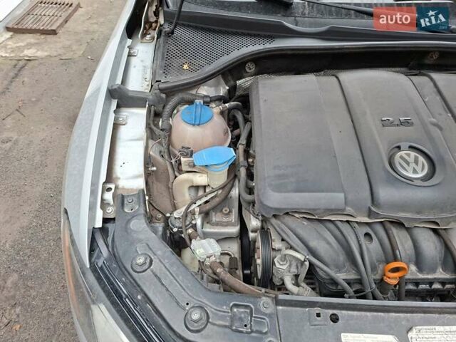 Сірий Фольксваген Пассат, об'ємом двигуна 2.48 л та пробігом 262 тис. км за 9200 $, фото 5 на Automoto.ua
