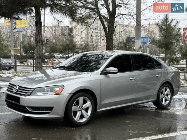 Сірий Фольксваген Пассат, об'ємом двигуна 2.5 л та пробігом 300 тис. км за 9300 $, фото 1 на Automoto.ua