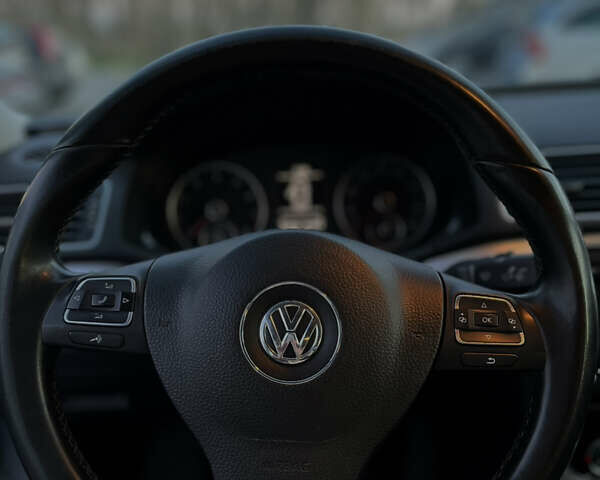 Серый Фольксваген Пассат, объемом двигателя 2.48 л и пробегом 240 тыс. км за 10999 $, фото 17 на Automoto.ua