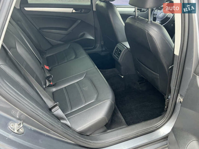 Серый Фольксваген Пассат, объемом двигателя 2.5 л и пробегом 163 тыс. км за 9200 $, фото 30 на Automoto.ua