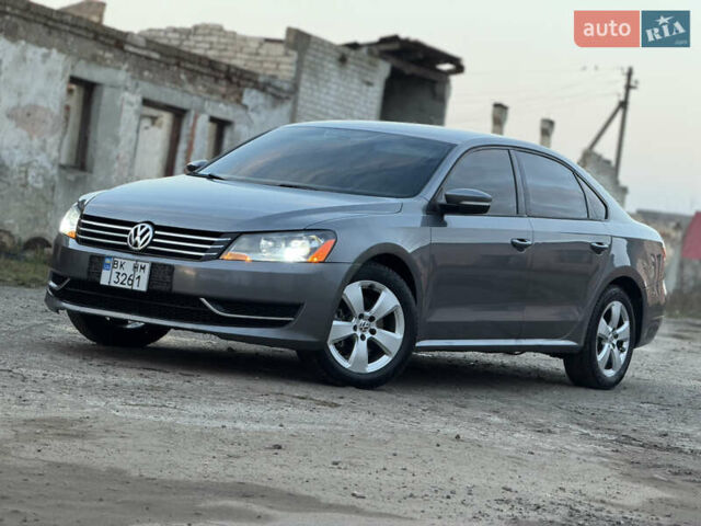 Серый Фольксваген Пассат, объемом двигателя 2.5 л и пробегом 225 тыс. км за 11000 $, фото 52 на Automoto.ua