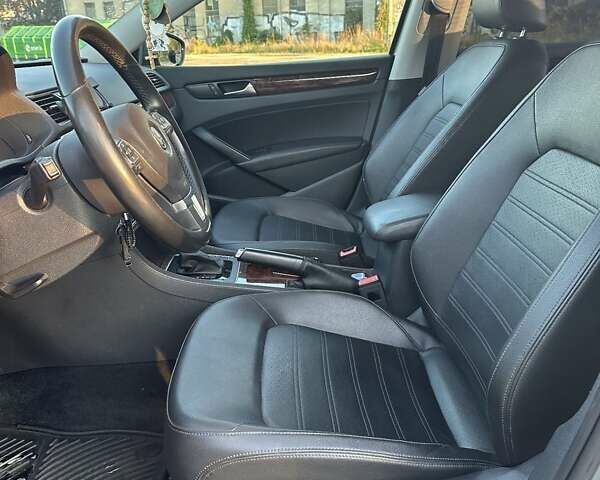 Серый Фольксваген Пассат, объемом двигателя 2.5 л и пробегом 276 тыс. км за 10500 $, фото 8 на Automoto.ua