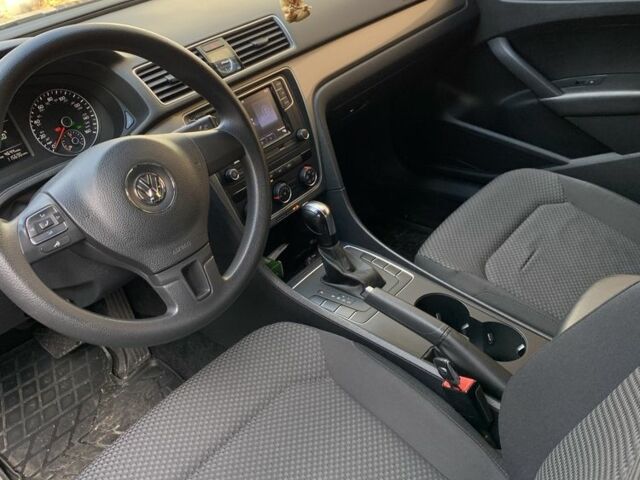 Серый Фольксваген Пассат, объемом двигателя 2.5 л и пробегом 180 тыс. км за 9800 $, фото 5 на Automoto.ua