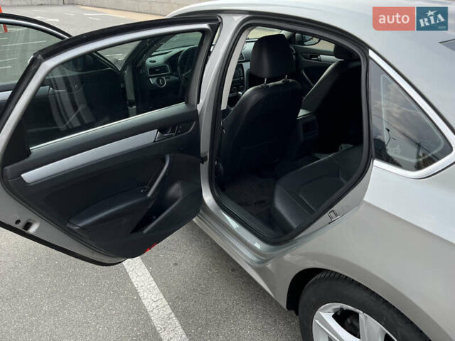 Серый Фольксваген Пассат, объемом двигателя 2.48 л и пробегом 249 тыс. км за 9000 $, фото 9 на Automoto.ua