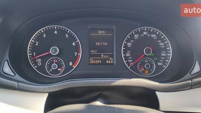Серый Фольксваген Пассат, объемом двигателя 2.5 л и пробегом 251 тыс. км за 10999 $, фото 12 на Automoto.ua