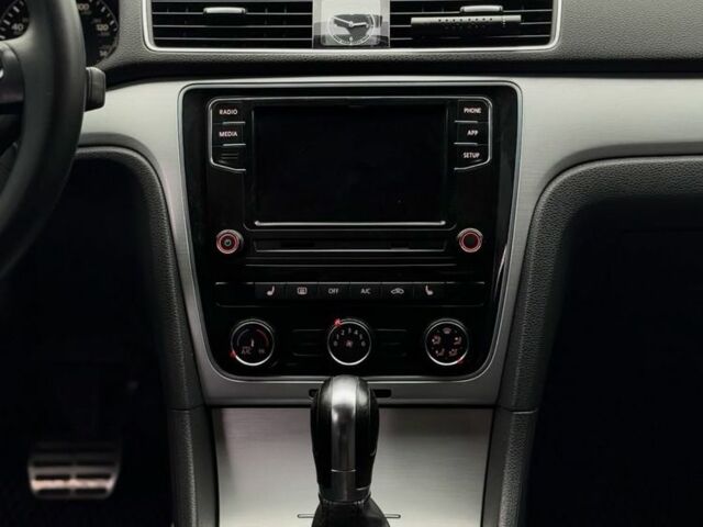 Серый Фольксваген Пассат, объемом двигателя 2.5 л и пробегом 245 тыс. км за 10600 $, фото 13 на Automoto.ua