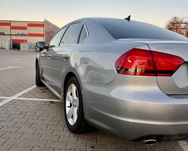 Серый Фольксваген Пассат, объемом двигателя 2.48 л и пробегом 215 тыс. км за 9950 $, фото 9 на Automoto.ua