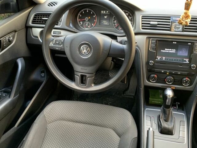 Серый Фольксваген Пассат, объемом двигателя 2.5 л и пробегом 180 тыс. км за 9800 $, фото 7 на Automoto.ua