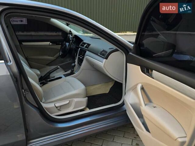 Серый Фольксваген Пассат, объемом двигателя 2.5 л и пробегом 241 тыс. км за 7450 $, фото 33 на Automoto.ua