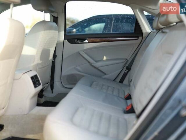 Серый Фольксваген Пассат, объемом двигателя 2.5 л и пробегом 140 тыс. км за 9900 $, фото 18 на Automoto.ua