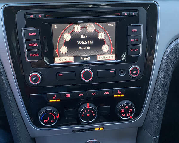 Сірий Фольксваген Пассат, об'ємом двигуна 2.48 л та пробігом 226 тис. км за 11000 $, фото 15 на Automoto.ua