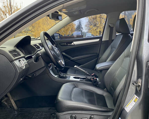 Фольксваген Пассат 2012 в Запорожье на Automoto.ua Серый Фольксваген Пассат, объемом двигателя 2.48 л и пробегом 228 тыс. км за 9900 $, фото 10 на Automoto.ua