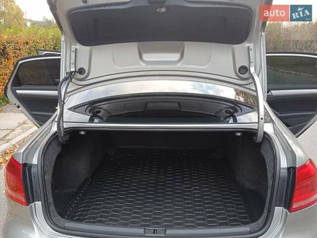 Сірий Фольксваген Пассат, об'ємом двигуна 2.5 л та пробігом 216 тис. км за 9800 $, фото 15 на Automoto.ua