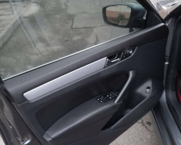 Серый Фольксваген Пассат, объемом двигателя 2.5 л и пробегом 290 тыс. км за 8700 $, фото 14 на Automoto.ua