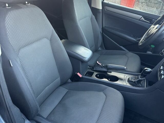 Серый Фольксваген Пассат, объемом двигателя 2.5 л и пробегом 180 тыс. км за 8700 $, фото 7 на Automoto.ua