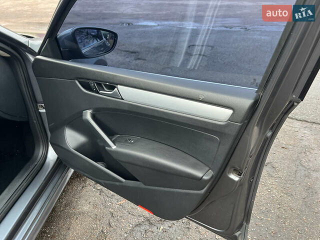 Серый Фольксваген Пассат, объемом двигателя 2.5 л и пробегом 163 тыс. км за 9200 $, фото 32 на Automoto.ua