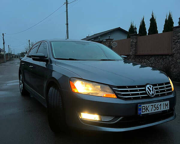 Сірий Фольксваген Пассат, об'ємом двигуна 2 л та пробігом 180 тис. км за 12200 $, фото 4 на Automoto.ua