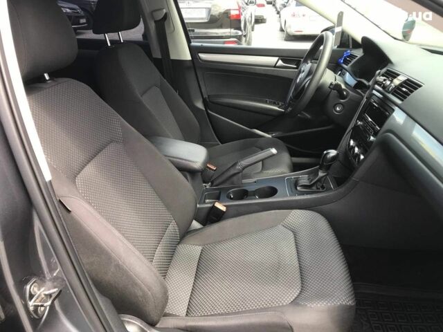 Серый Фольксваген Пассат, объемом двигателя 2.5 л и пробегом 142 тыс. км за 9490 $, фото 22 на Automoto.ua