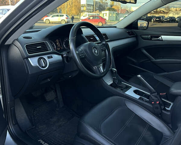 Серый Фольксваген Пассат, объемом двигателя 2.5 л и пробегом 174 тыс. км за 9999 $, фото 4 на Automoto.ua