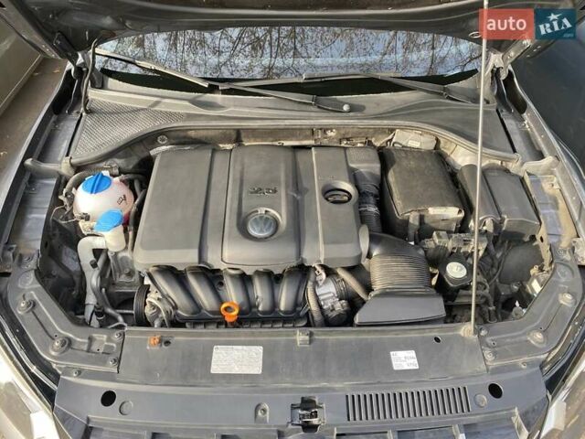 Серый Фольксваген Пассат, объемом двигателя 2.48 л и пробегом 224 тыс. км за 12000 $, фото 16 на Automoto.ua