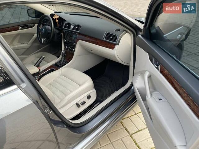 Серый Фольксваген Пассат, объемом двигателя 2.48 л и пробегом 224 тыс. км за 12000 $, фото 17 на Automoto.ua