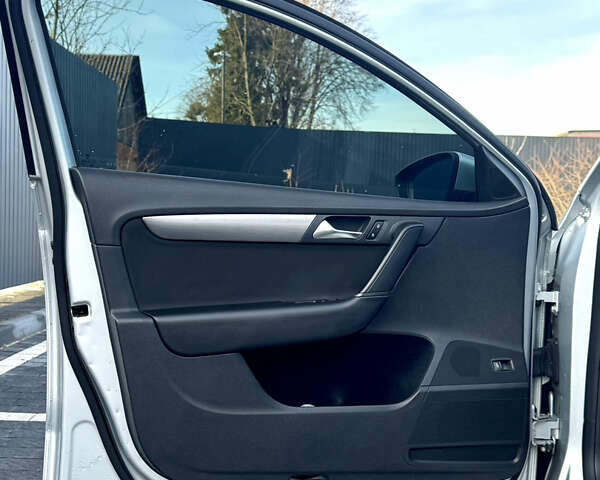 Сірий Фольксваген Пассат, об'ємом двигуна 1.97 л та пробігом 220 тис. км за 11499 $, фото 26 на Automoto.ua