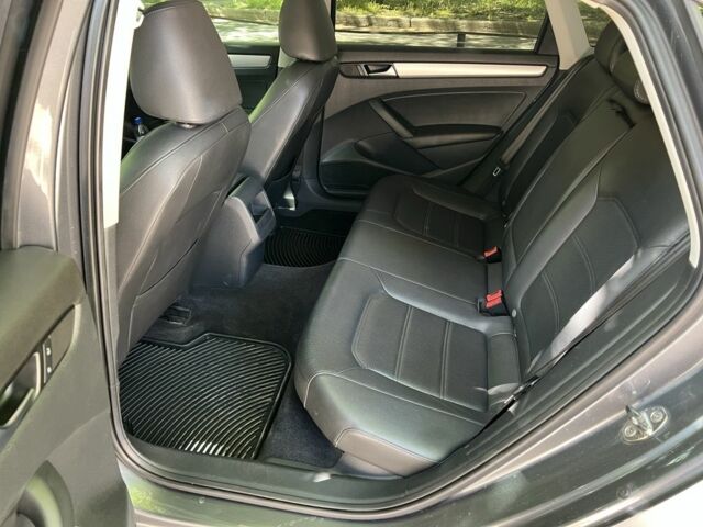 Сірий Фольксваген Пассат, об'ємом двигуна 2.5 л та пробігом 245 тис. км за 10000 $, фото 9 на Automoto.ua