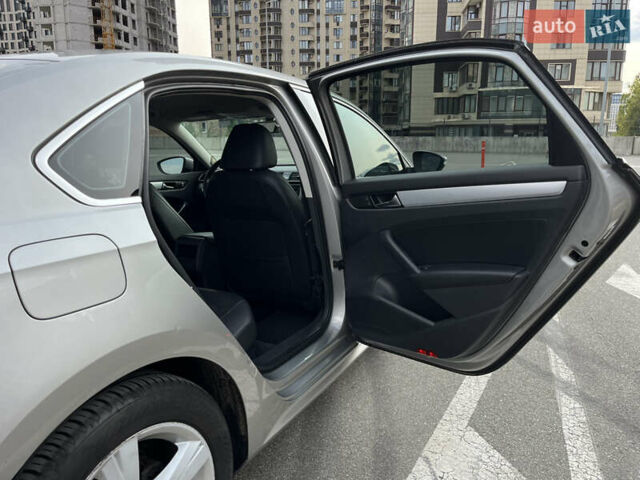 Серый Фольксваген Пассат, объемом двигателя 2.48 л и пробегом 249 тыс. км за 9000 $, фото 10 на Automoto.ua