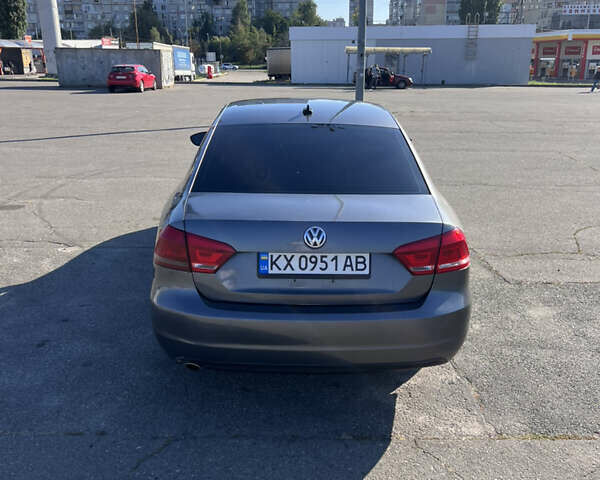 Серый Фольксваген Пассат, объемом двигателя 2.5 л и пробегом 174 тыс. км за 10900 $, фото 6 на Automoto.ua