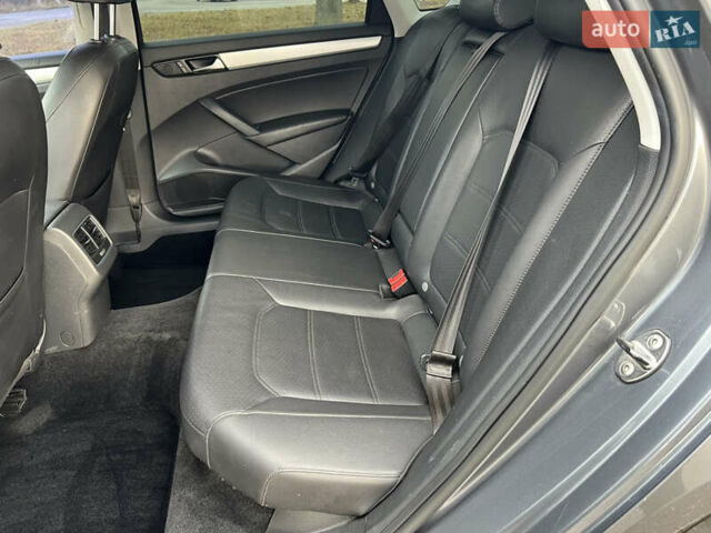 Серый Фольксваген Пассат, объемом двигателя 2.5 л и пробегом 163 тыс. км за 9200 $, фото 28 на Automoto.ua