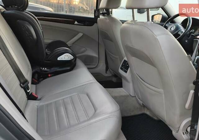 Серый Фольксваген Пассат, объемом двигателя 2.5 л и пробегом 207 тыс. км за 12500 $, фото 22 на Automoto.ua