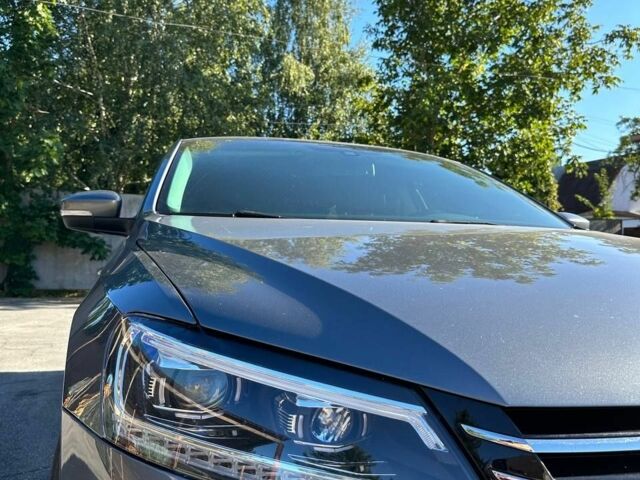 Серый Фольксваген Пассат, объемом двигателя 2 л и пробегом 150 тыс. км за 11902 $, фото 1 на Automoto.ua