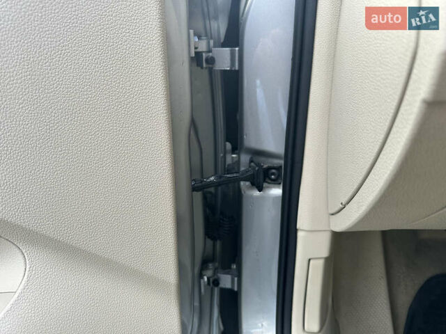 Серый Фольксваген Пассат, объемом двигателя 2.5 л и пробегом 226 тыс. км за 10500 $, фото 19 на Automoto.ua