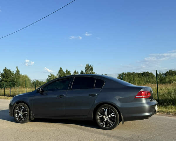 Сірий Фольксваген Пассат, об'ємом двигуна 1.6 л та пробігом 264 тис. км за 8950 $, фото 6 на Automoto.ua