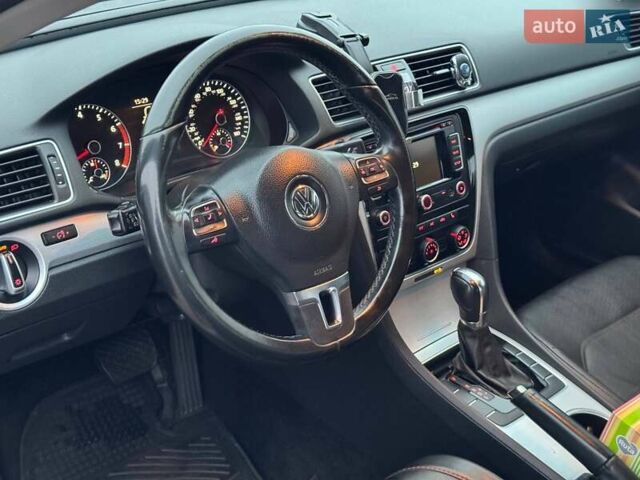 Серый Фольксваген Пассат, объемом двигателя 2.5 л и пробегом 236 тыс. км за 11800 $, фото 38 на Automoto.ua