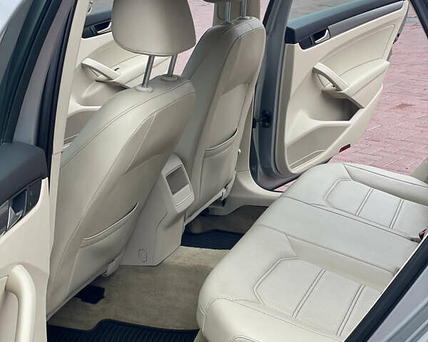 Серый Фольксваген Пассат, объемом двигателя 1.8 л и пробегом 165 тыс. км за 7999 $, фото 18 на Automoto.ua