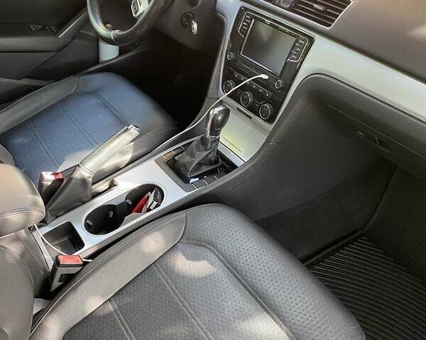 Сірий Фольксваген Пассат, об'ємом двигуна 2.5 л та пробігом 142 тис. км за 11300 $, фото 9 на Automoto.ua