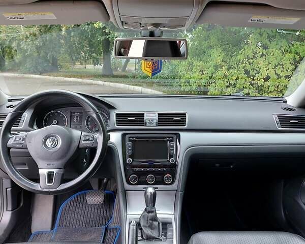 Серый Фольксваген Пассат, объемом двигателя 2.48 л и пробегом 219 тыс. км за 9800 $, фото 8 на Automoto.ua